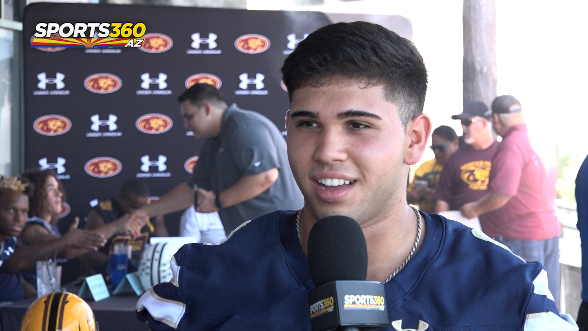 Antonio Delgado Dives Into Desert Vista Football