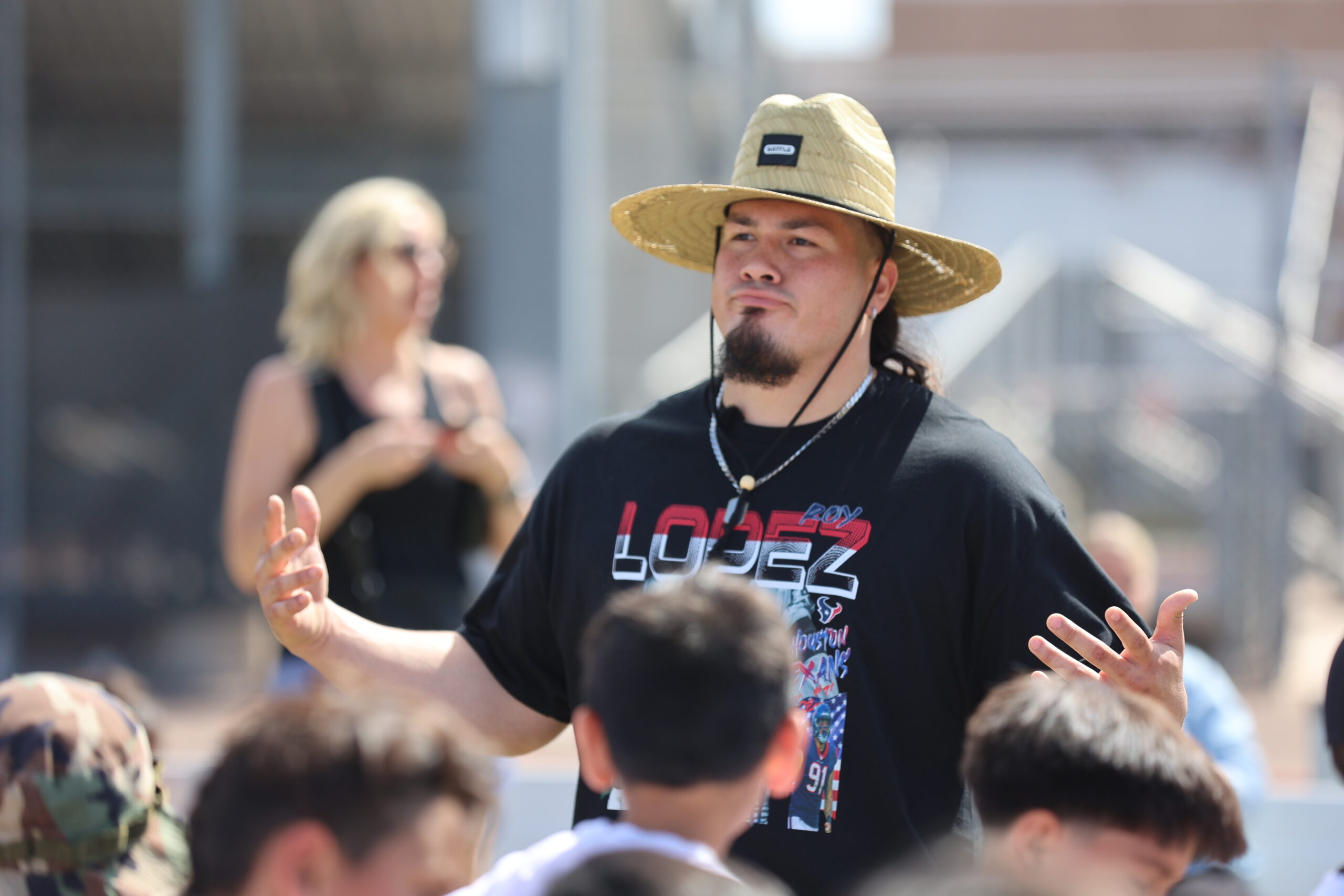 Texans' Roy Lopez Jr. gives back at annual youth football camp: 'It was  awesome'