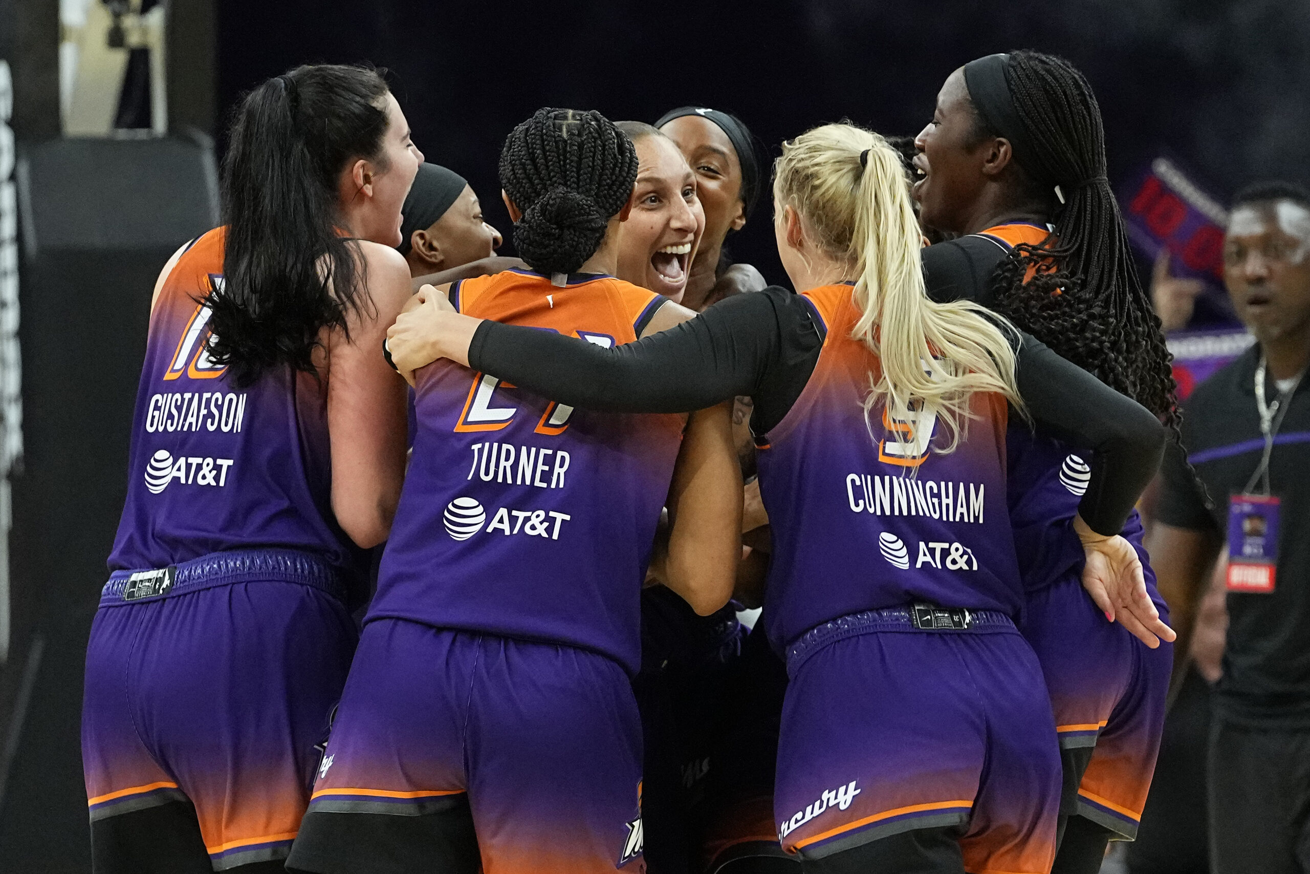 Diana Taurasi first in WNBA history to 10,000 career points