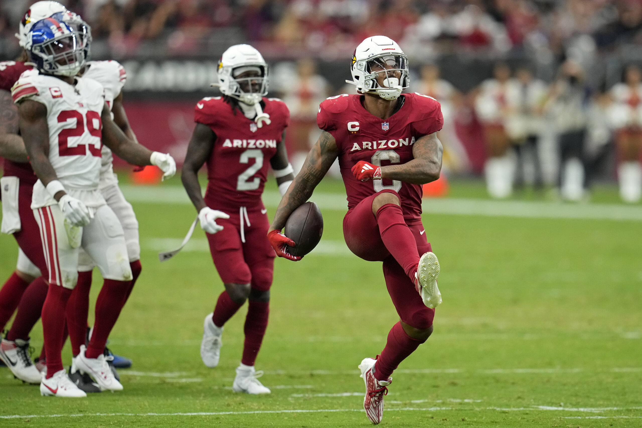 McCaffery, 49ers cruise past Cardinals