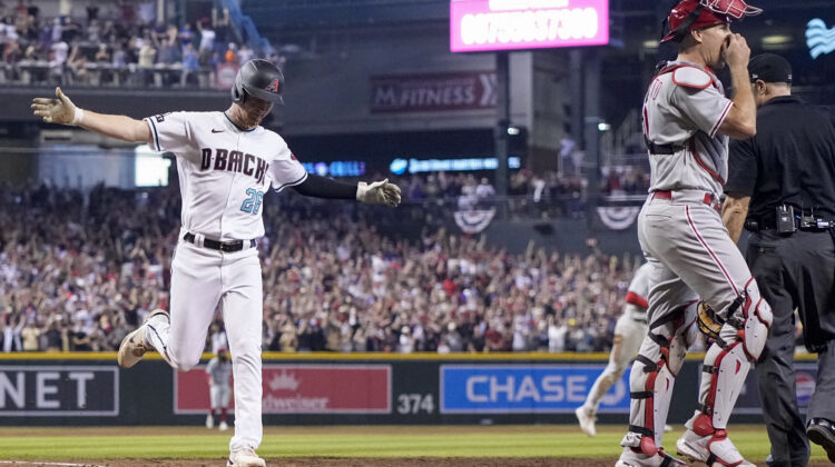 Coyotes show off warm-up jerseys for D-backs night